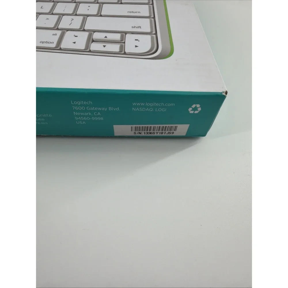 Logitech 920-005843 Wired KBD Lightning Keyboard For iPad 4 Or iPad Mini New
